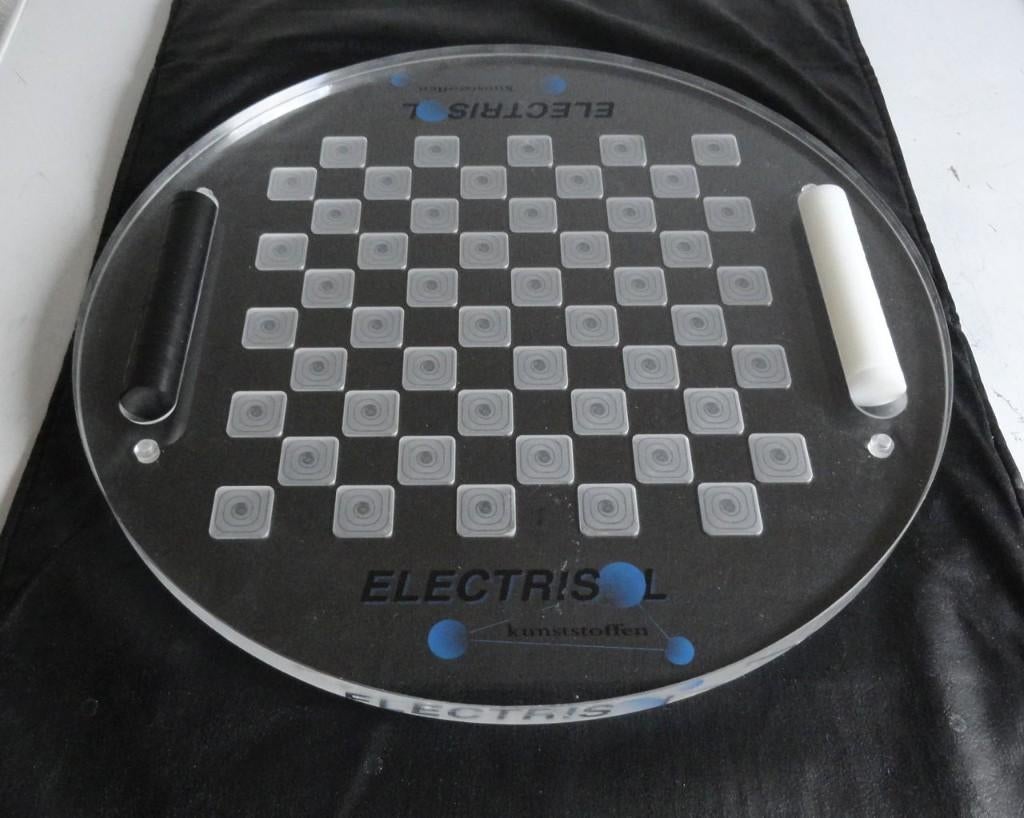 Damspel, bijzonder rond kunststoffen damspel met stenen, Ophalen of Verzenden, Zo goed als nieuw