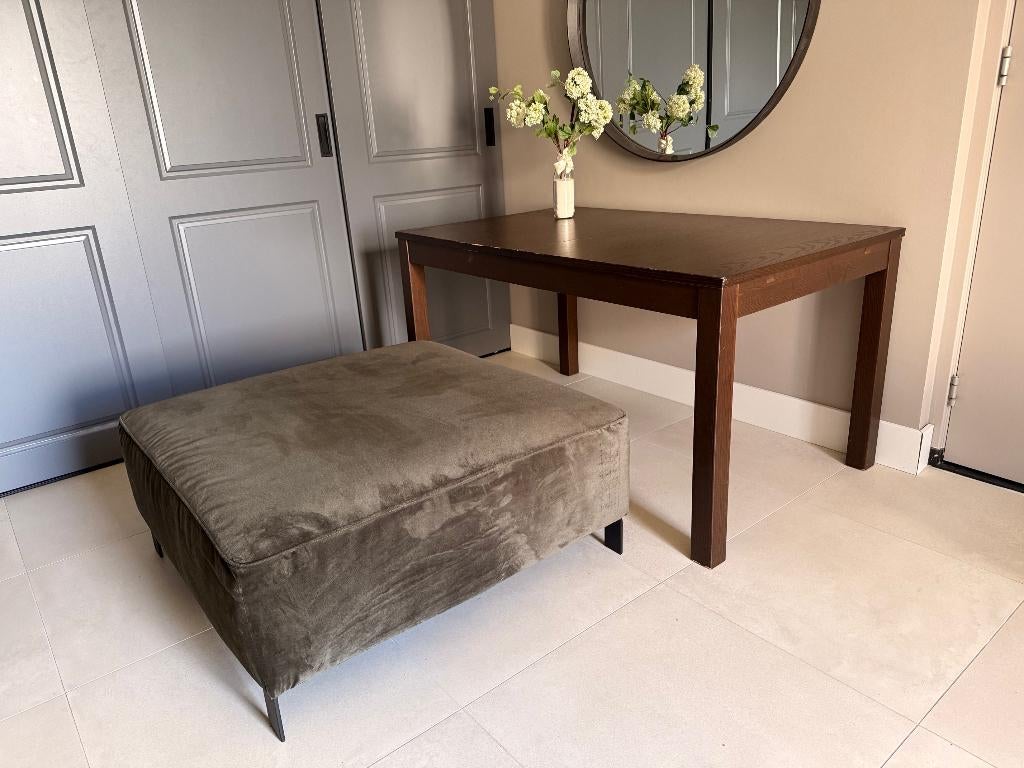 Poef, hocker, tafel (met dienblad erop) fluweel donkergroen, Landelijk klassiek, Vierkant, Zo goed als nieuw, 100 tot 125 cm