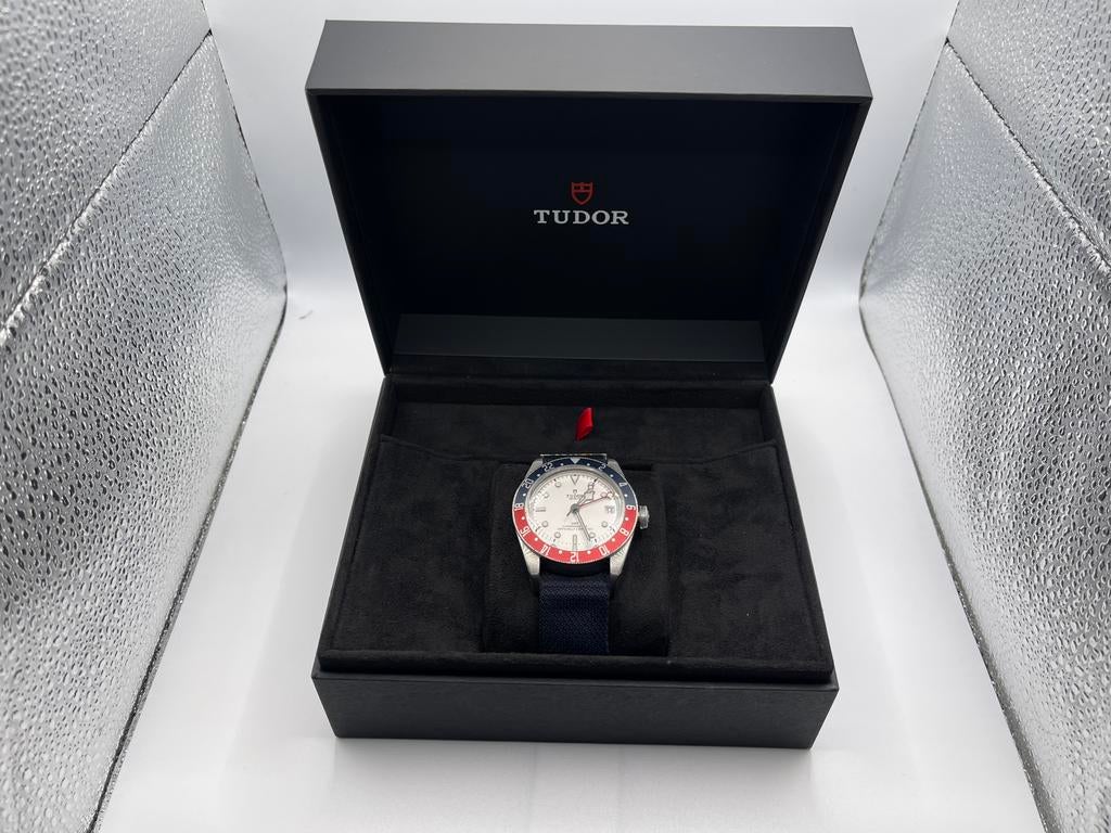 Tudor Black Bay GMT 79830RB 2023 Ongedragen Full Set, Sieraden, Tassen en Uiterlijk, Horloges | Heren, Rolex, Polshorloge, Nieuw