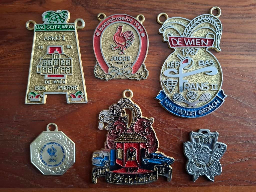 De Wien en Jocus medailles vastelaovend Venlo carnaval, Ophalen of Verzenden, Overige onderwerpen