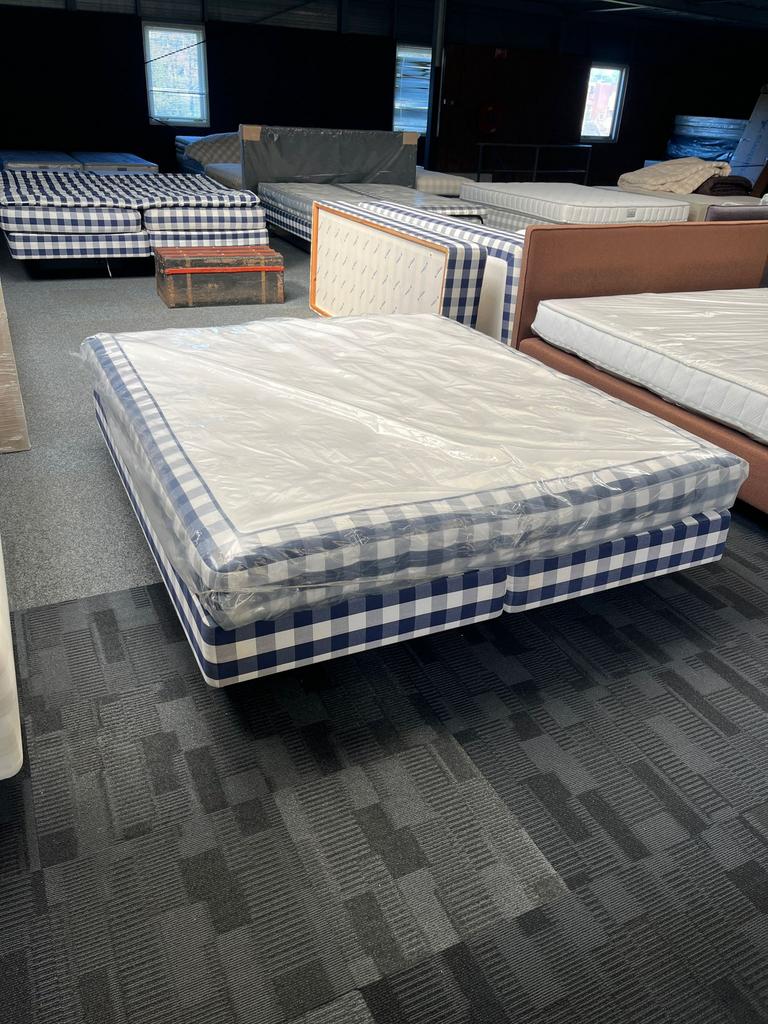 Nieuwe Hästens boxspring 180x210 inc topper bjx, Ophalen, 210 cm, 180 cm, Nieuw