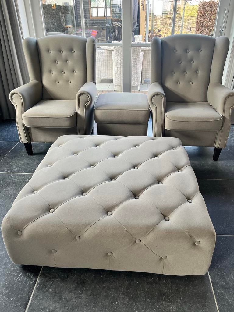 Stijlvolle set: 2 stoelen, bijzettafel en hocker, Ophalen, Gebruikt, Landelijk/romantisch, Vierkant