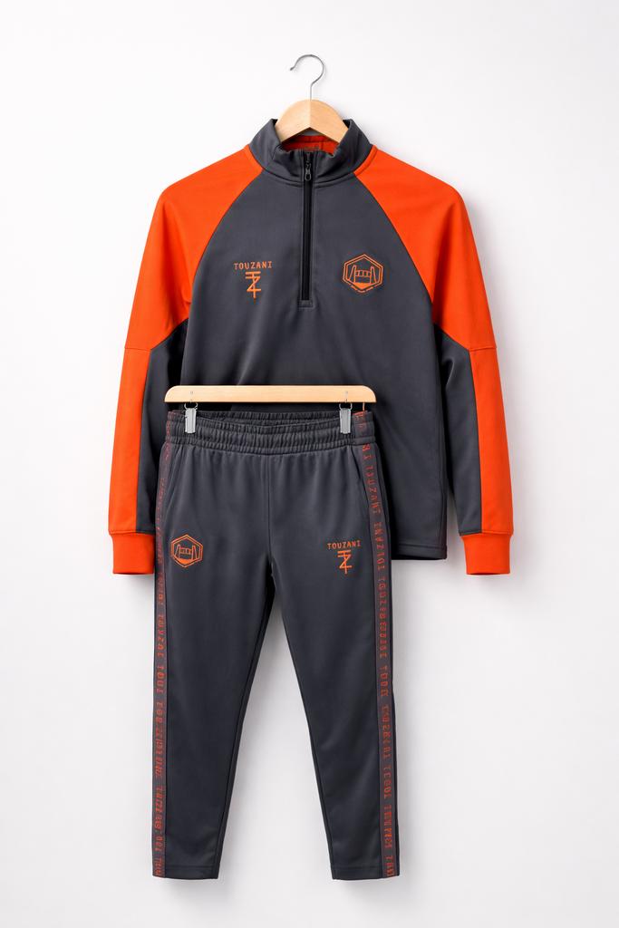 Touzani trainingspak maat 152cms, Ophalen of Verzenden, Gebruikt, Jongen of Meisje, Sport- of Zwemkleding