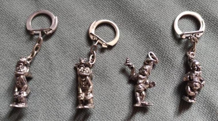 Efteling 3 metalen sleutelhangers jaren 60., Ophalen of Verzenden, Gebruikt, Gebruiksvoorwerp