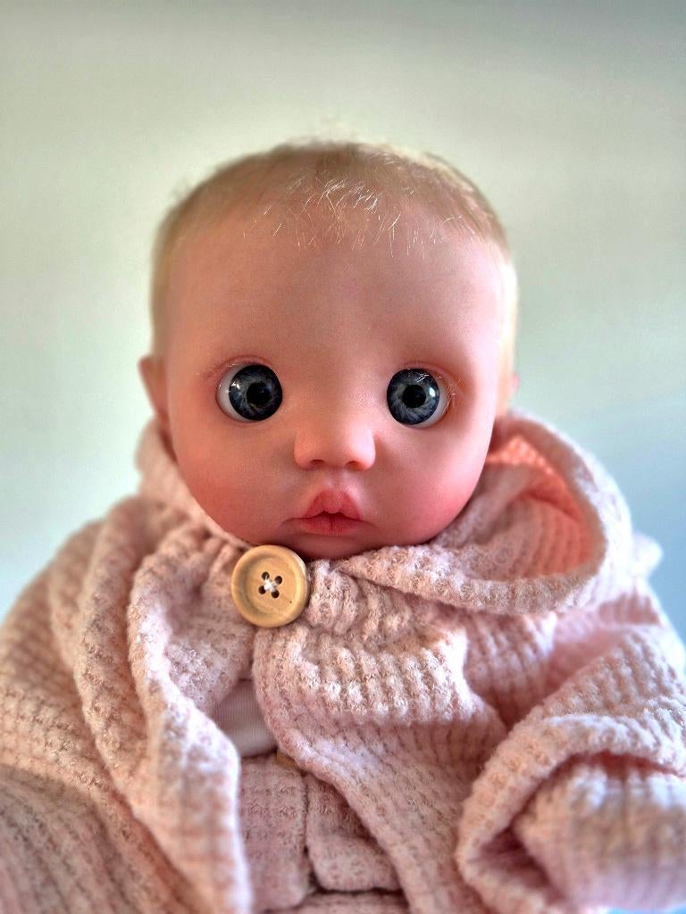 Reborn pop Peeka van Bonnie Brown door Nicoleta Carmanschi, Ophalen of Verzenden, Zo goed als nieuw, Babypop, Levensecht of Reborn