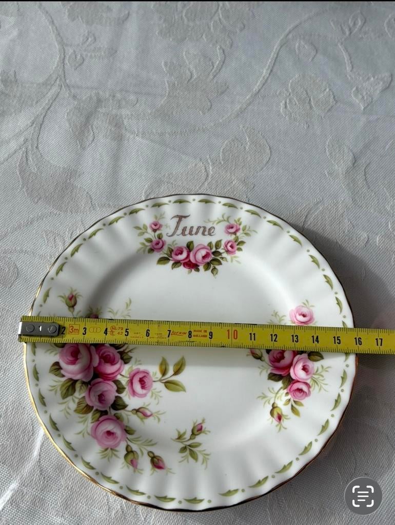 Royal Albert 'June' Bord - Vintage, Nieuw, Ophalen of Verzenden, Bord(en), Overige stijlen