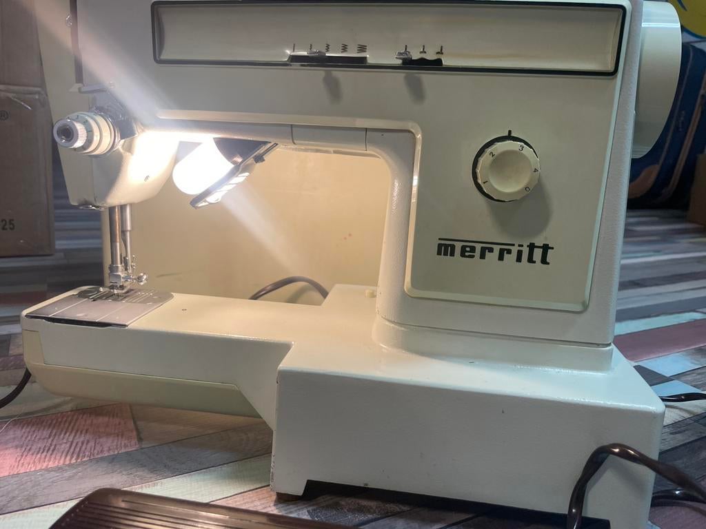 Merritt naaimachine, Ophalen, Gebruikt, Naaimachine, Overige merken