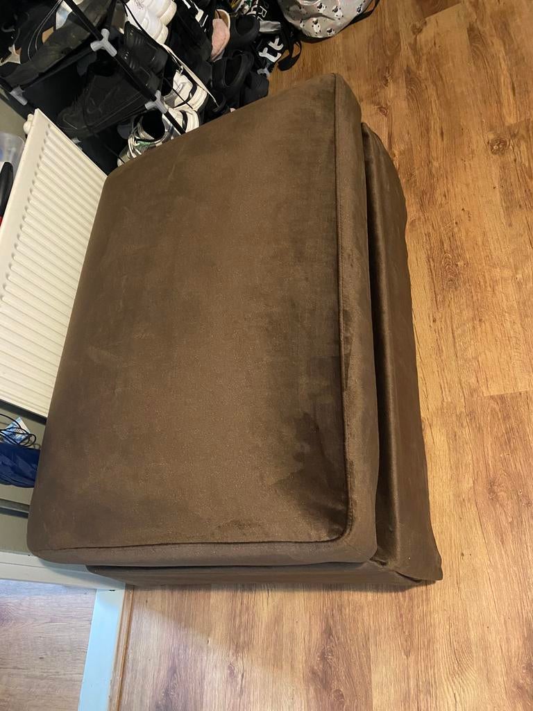Bruine suede hocker, Ophalen, Eenpersoons, 75 tot 100 cm, Zo goed als nieuw