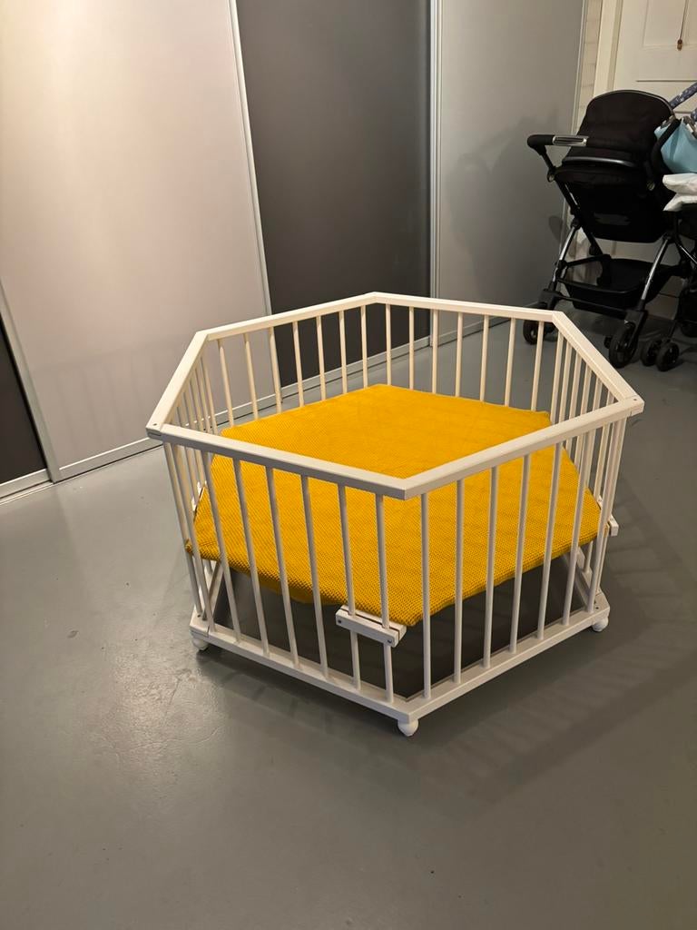 Zeshoekige box met 3 boxkleden, Kinderen en Baby's, Boxen, Ophalen of Verzenden, Zo goed als nieuw