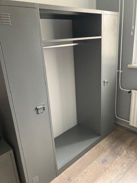 Mooie lockerkast met hang en leg gedeelte, Huis en Inrichting, Kasten | Lockerkasten, Ophalen, Zo goed als nieuw