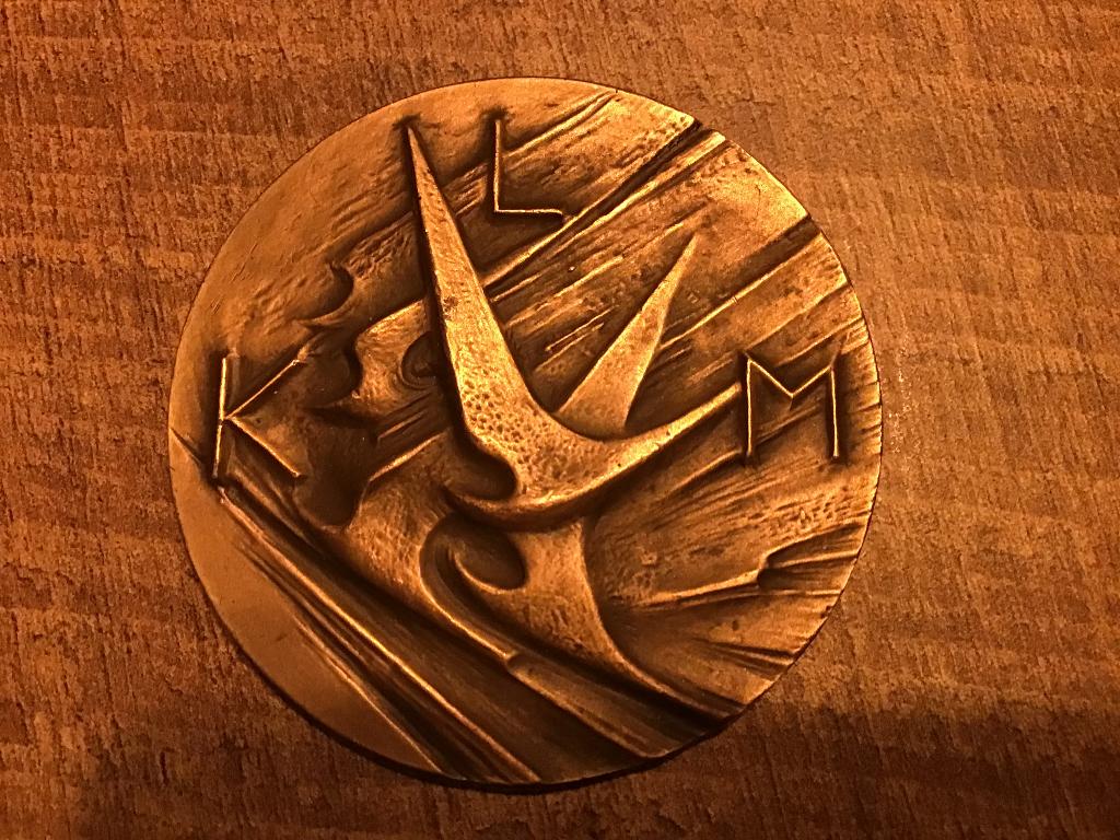 KLM herdenkingsmunt en boeken van zoveel jarig bestaan., Ophalen, Zo goed als nieuw, Overige typen