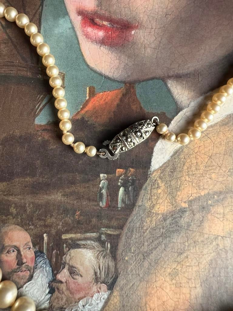 Vintage Parelsnoer met Strass Sluiting, Sieraden, Tassen en Uiterlijk, Kettingen, Overige materialen, Gebruikt, Wit, Ophalen of Verzenden