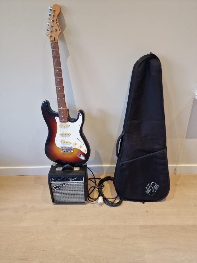 Gitaar + Squier versterker + tas, Gebruikt, Met versterker, Solid body, Ophalen