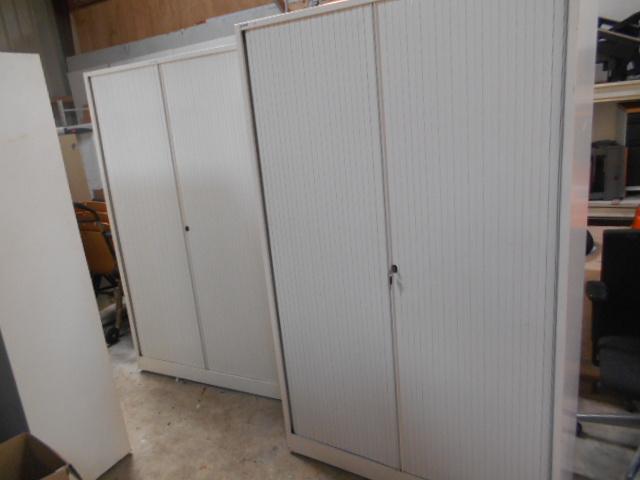 Hoge Ahrend Kasten, Ophalen, 100 tot 150 cm, Zo goed als nieuw, Met slot