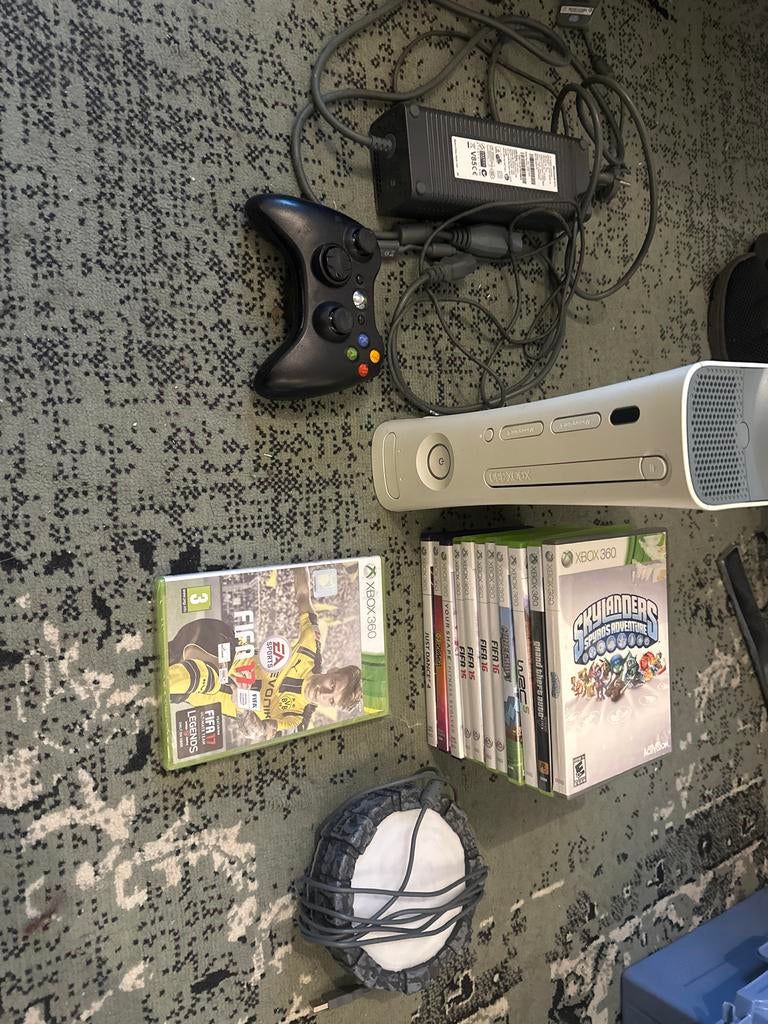 Xbox 360 met FIFA 17 (sealed) en fan cooling, Spelcomputers en Games, Games | Xbox 360, Gebruikt, Eén computer, Ophalen of Verzenden