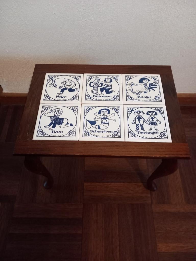 Vintage Bijzettafel sterrenbeeld tegels 29/33/40 geldrop, Antiek en Kunst, Antiek | Meubels | Tafels, Ophalen