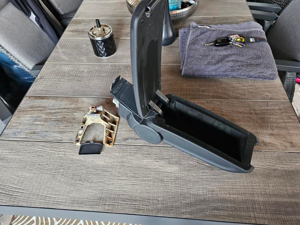 Armsteun audi a1 2018 leder origineel, Ophalen, Audi