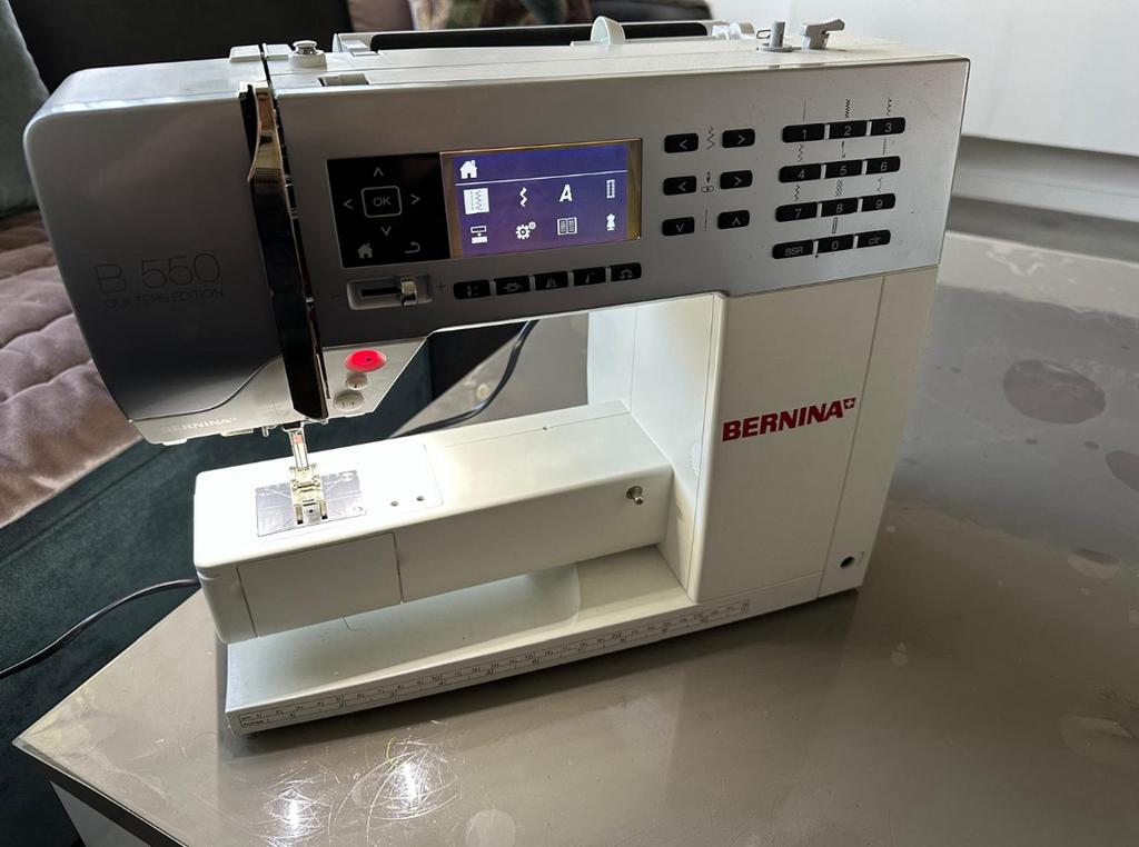 Bernina b550, Ophalen, Zo goed als nieuw, Naaimachine, Bernina
