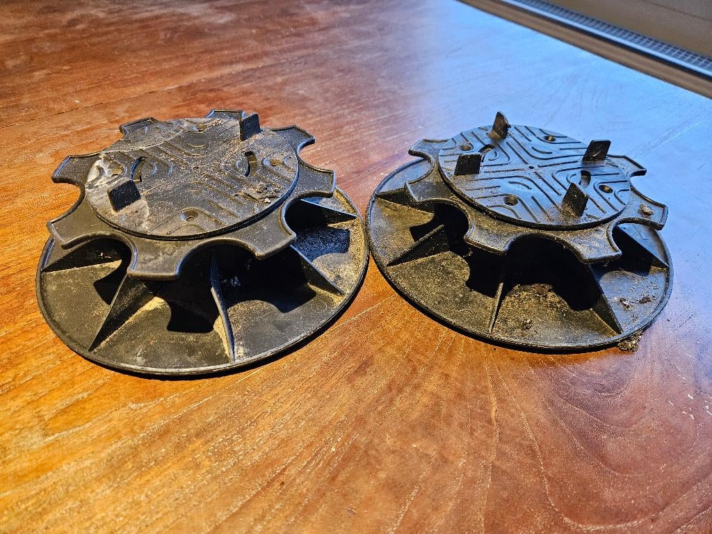 Verstelbare tegeldrager Solidor 5 - 8 cm, Ophalen, Gebruikt, Beton, Terrastegels