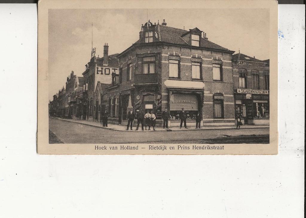 Hoek van Holland Rietdijk en Pr Hendrikstraat met Hotel, Ophalen of Verzenden, 1920 tot 1940, Ongelopen, Zuid-Holland