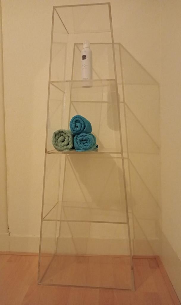 Kunststof pyramide/vitrine kast, Ophalen, 25 tot 50 cm, Kunststof, Minder dan 100 cm