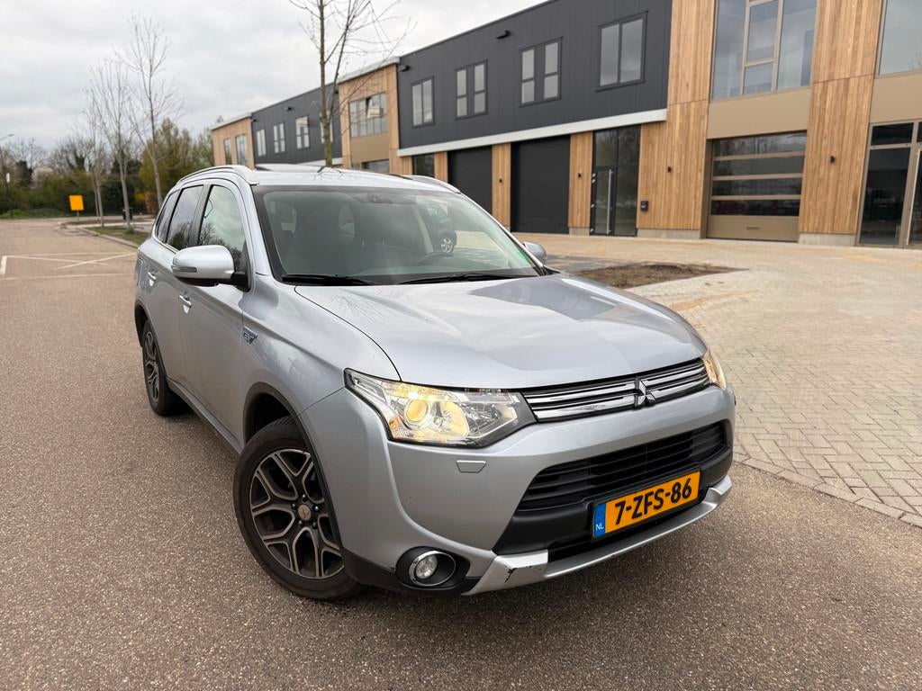 Mitsubishi Outlander 2.0 PHEV Instyle X-Line (bj 2015) LEER|, Zwart, 4 cilinders, Bedrijf, Vierwielaandrijving