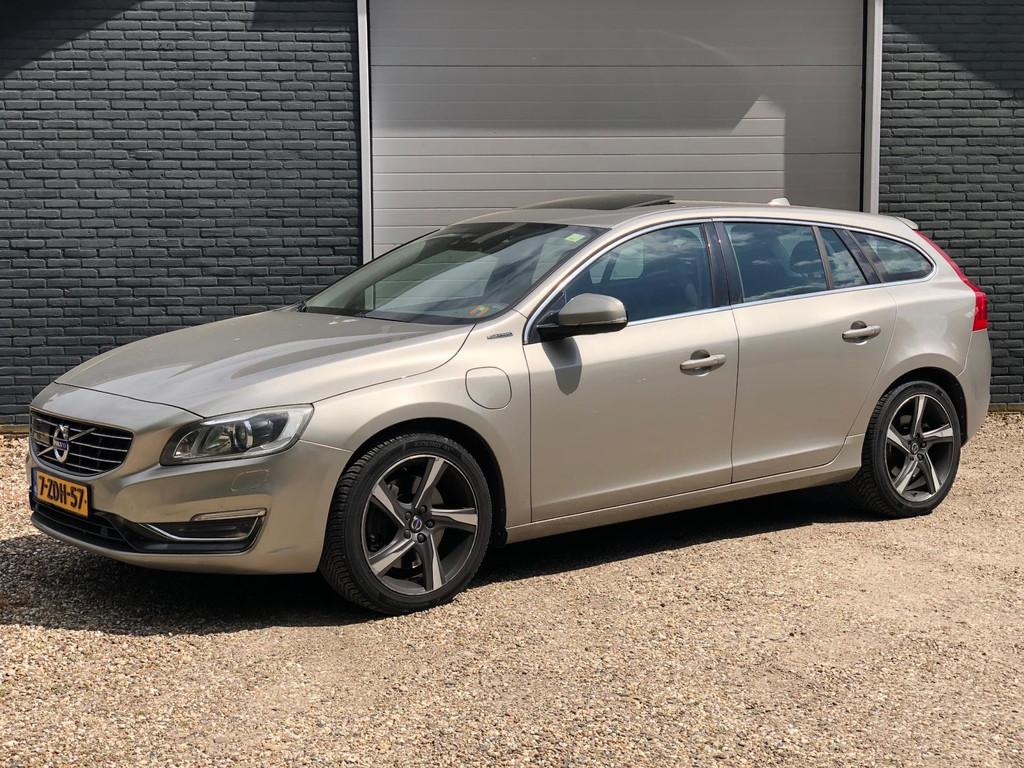 Volvo V60 2.4 D6 AWD Plug-In Hybrid R-Design, Automaat, Zwart, Vierwielaandrijving, 11 kWh