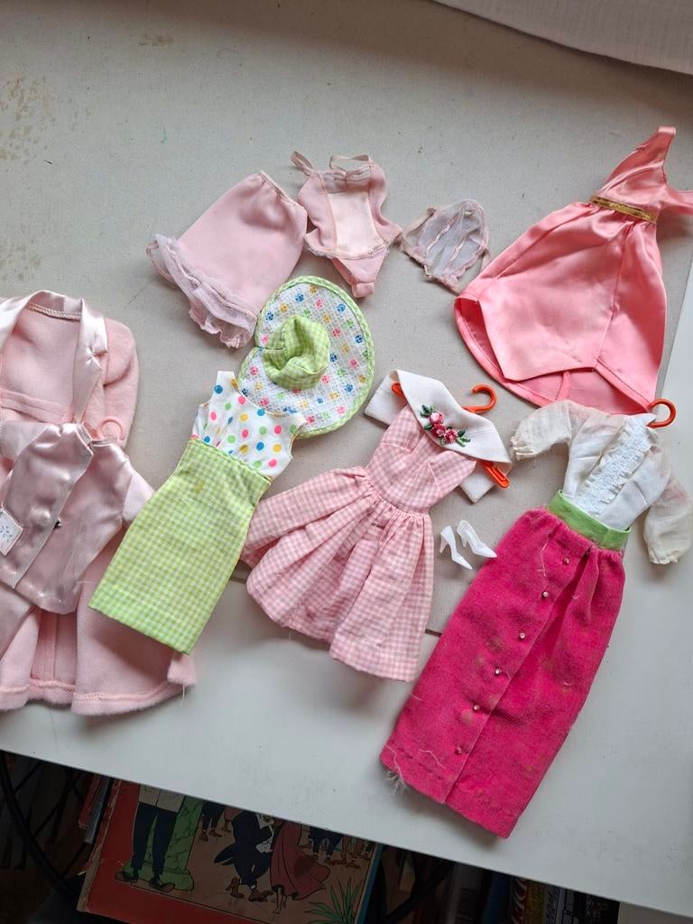 Vintage barbie doll kleertjes mattel speelgoed toys, Verzenden, Kleertjes
