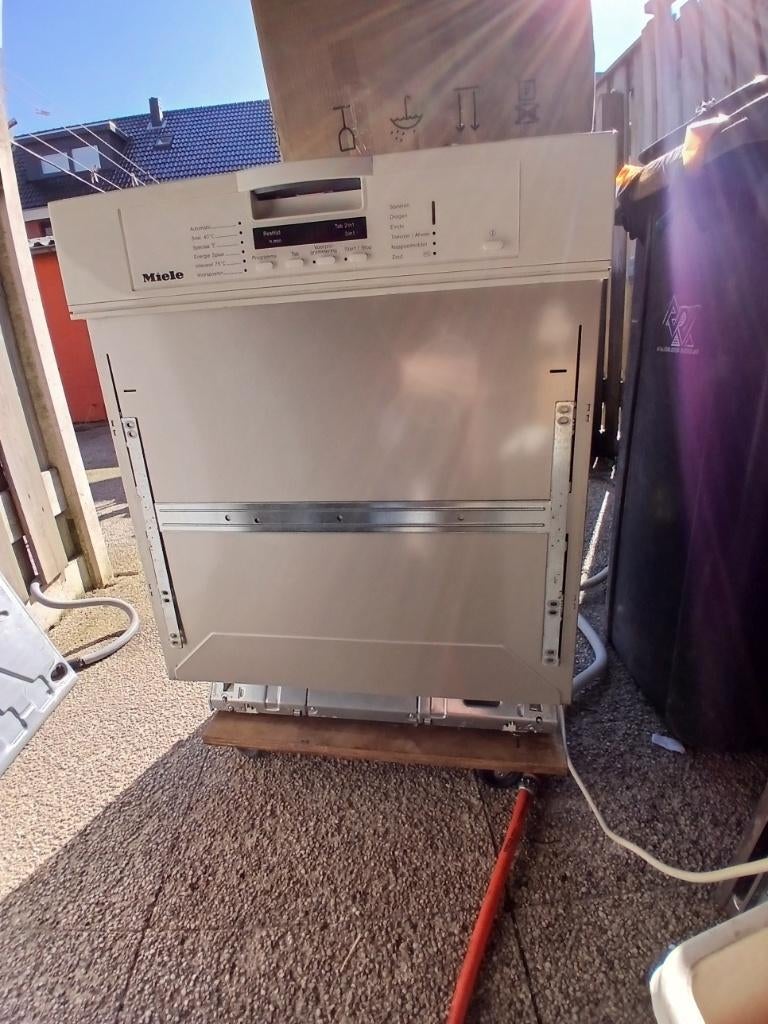 MIELE inbouw vaatwasser, Ophalen, Minder dan 85 cm, Minder dan 10 liter, Energieklasse A of zuiniger