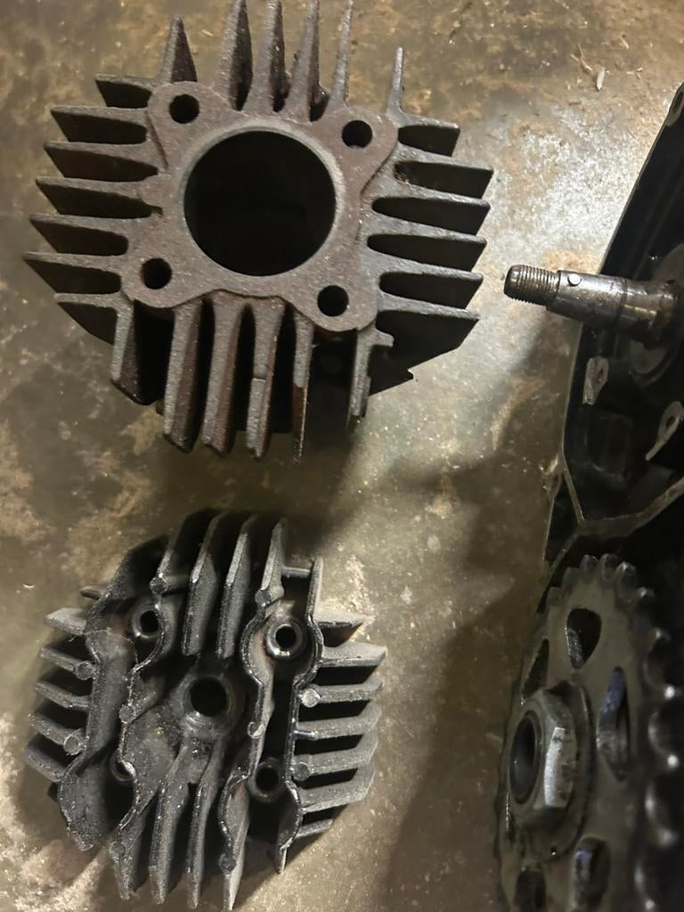 Tomos blok in onderdelen, Ophalen, Zo goed als nieuw, Blok