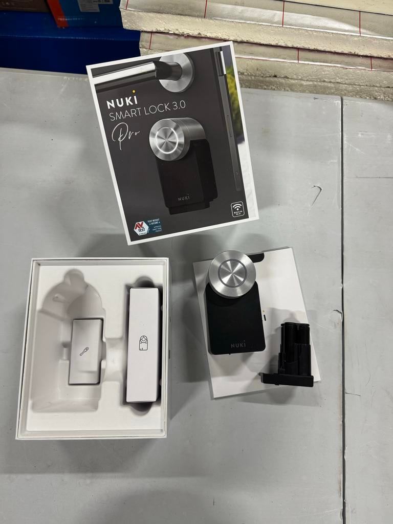 Nuki Smart Lock PRO 3.0 met Battery pack, Doe-het-zelf en Verbouw, Hang- en Sluitwerk, Ophalen of Verzenden, Zo goed als nieuw