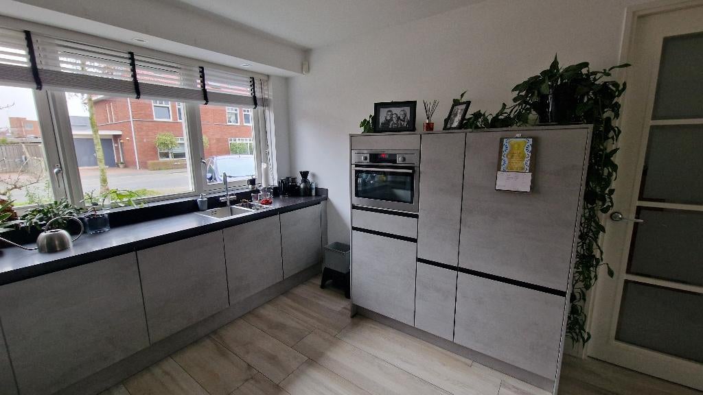 Nette betongrijze hoekkeuken+composiet werkblad GEDEMONTEERD, Huis en Inrichting, Keuken | Complete keukens, Hoekkeuken, Ophalen of Verzenden