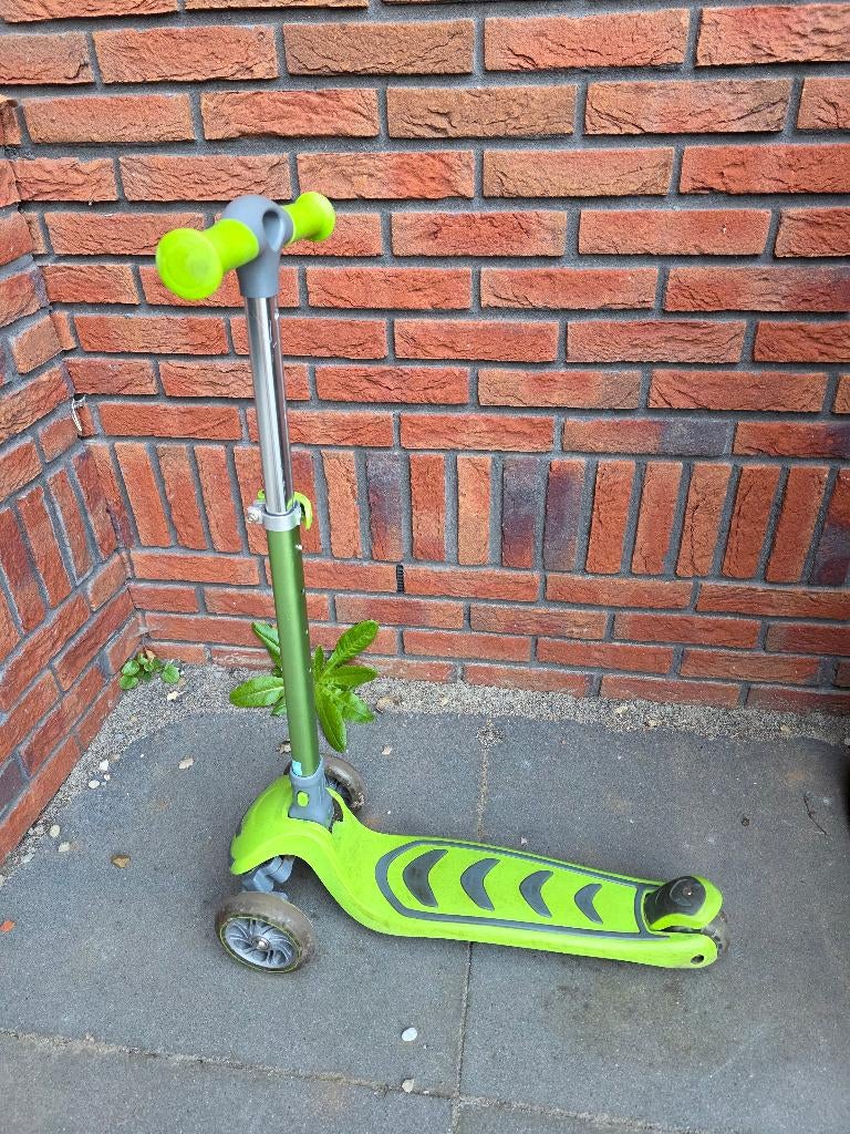 Step (Milly mally) met licht gevende wielen, Ophalen, Gebruikt, Gewone step, Onbekend