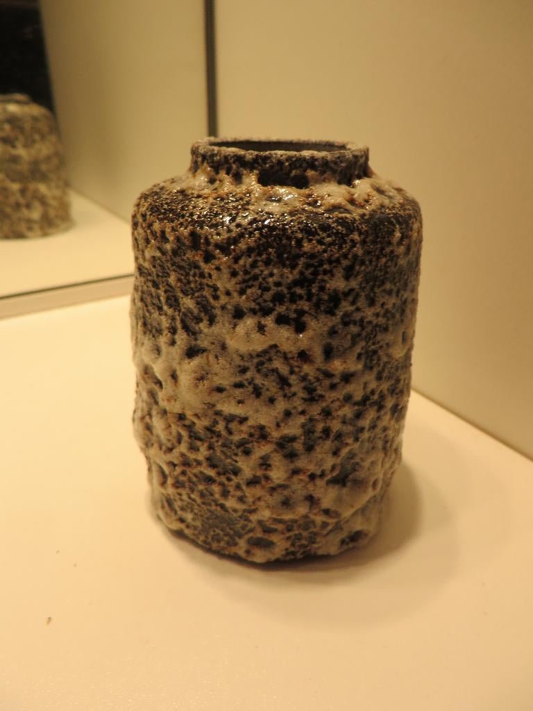 Derk Staf vaasje, retro aardewerk, wit bruisglazuur, 1970, Ophalen of Verzenden