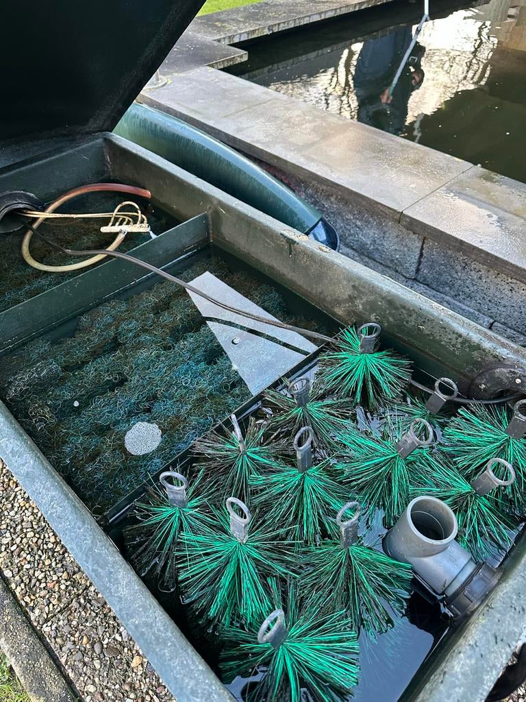 Vijverfilter met borstels en matten, Ophalen, Gebruikt, Vijverfilter