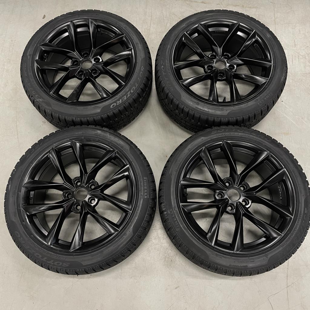 18" Tesla Model 3 Winterset. Zwarte Velgen + Winterbanden, Auto-onderdelen, Niet ingevuld, 18 inch, Banden en Velgen, Niet ingevuld