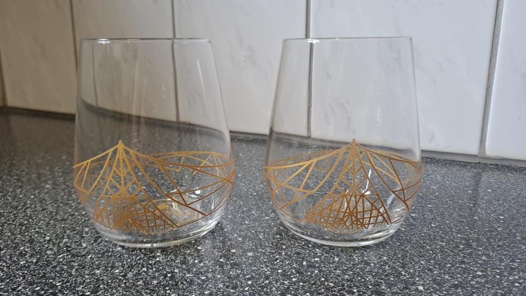 2 Courvoisier Cognac Glazen - Goudkleurig Design, Verzamelen, Courvoisier, Ophalen of Verzenden, Zo goed als nieuw, Contact@courvoisier.com