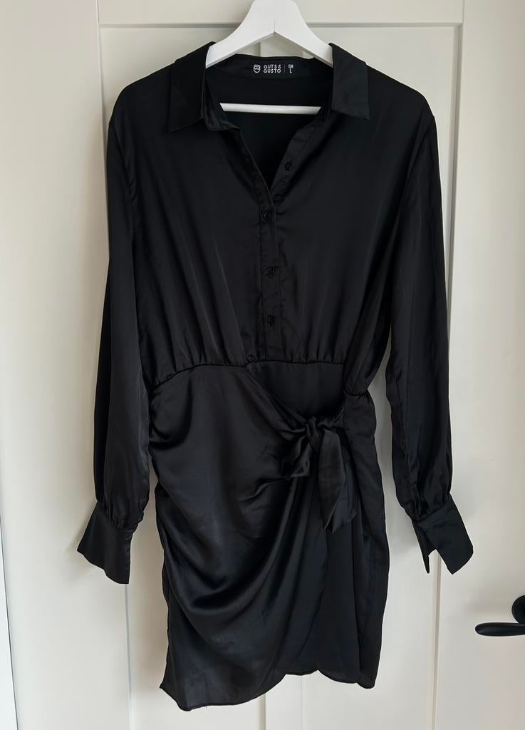 Guts & Gusto zwarte satijnlook jurk met strik maat L, Zwart, Maat 42/44 (L), Ophalen of Verzenden, Zo goed als nieuw