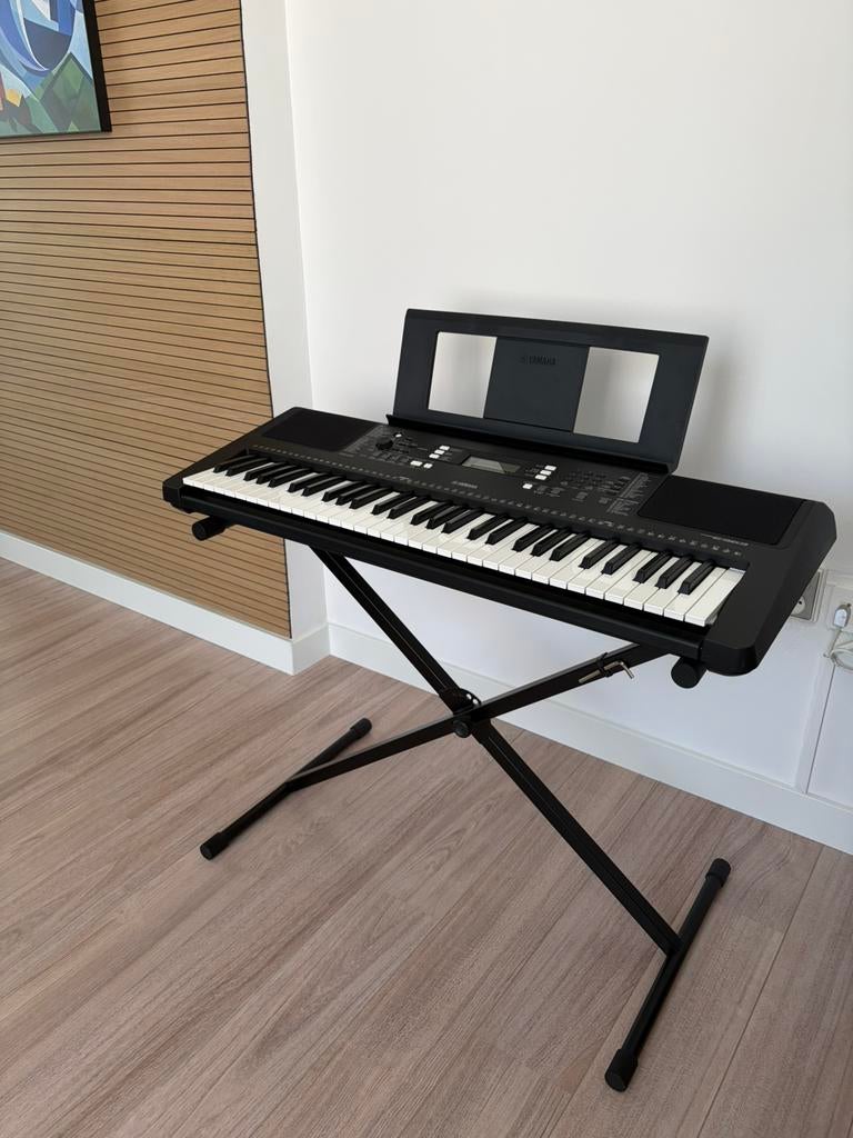YAMAHA PSR-E363 incl. staand, 61 toetsen, Yamaha, Ophalen of Verzenden, Zo goed als nieuw
