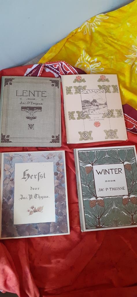 4 JAARGETIJDE  BOEKEN , plaatjes albums.VERKADE, Boeken, Prentenboeken en Plaatjesalbums, Ophalen of Verzenden, Gelezen