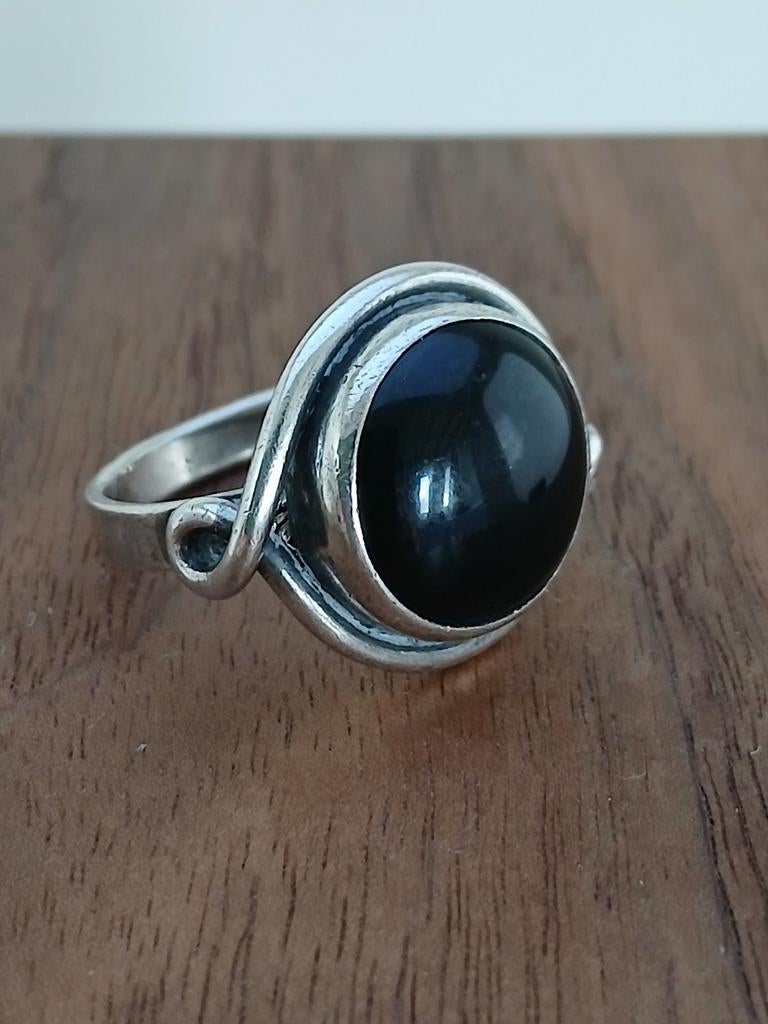 Zilveren ring met onyx steen - Maat 18.8, Ophalen of Verzenden