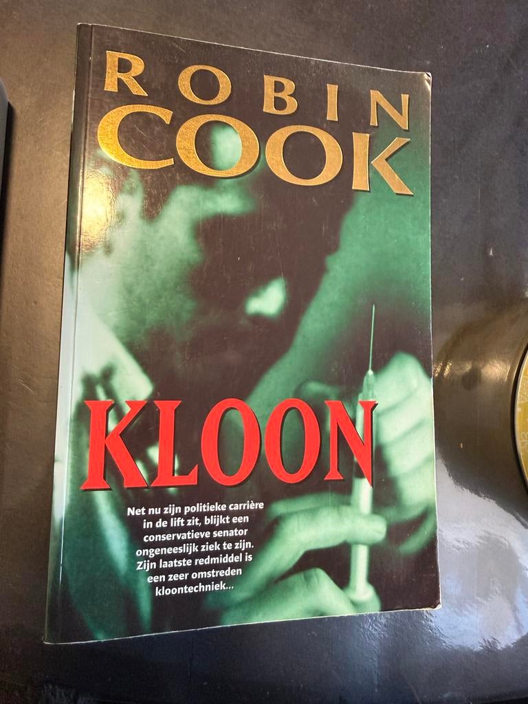 Kloon - Robin Cook, Ophalen of Verzenden, Gelezen, Nederland