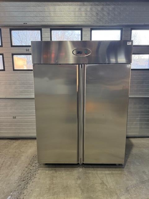 Dubbeldeurs RVS Horeca Koelkast – Topstaat!, Gebruikt, Handelgigant, Info@handelgigant.nl, Handelgigant