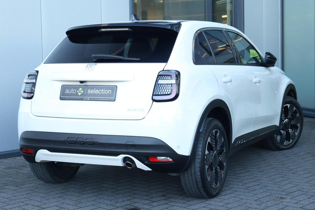 Fiat 600 1.2 Hybrid La Prima / Camera / Stoel Massage, Gebruikt, 1199 cc, Wit, Bedrijf