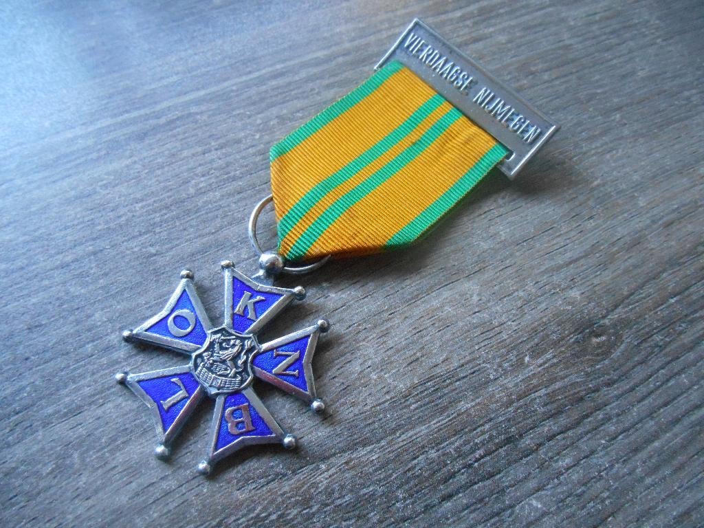 Vierdaagse medaille 5de keer, Ophalen of Verzenden, Landmacht, Nederland, Lintje, Medaille of Wings