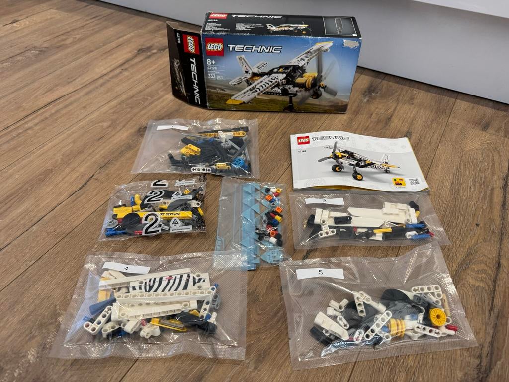 Lego Technic 42198 Bush Plane - Compleet met doos en boekje, Ophalen of Verzenden, Zo goed als nieuw, Complete set, Lego