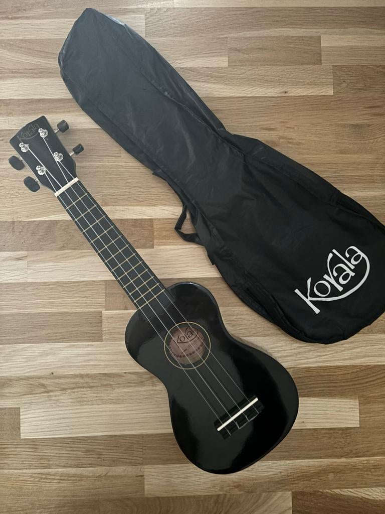 Korala Ukelele Zwart met hoes - Zo goed als nieuw, Ophalen of Verzenden, Zo goed als nieuw, Ukelele