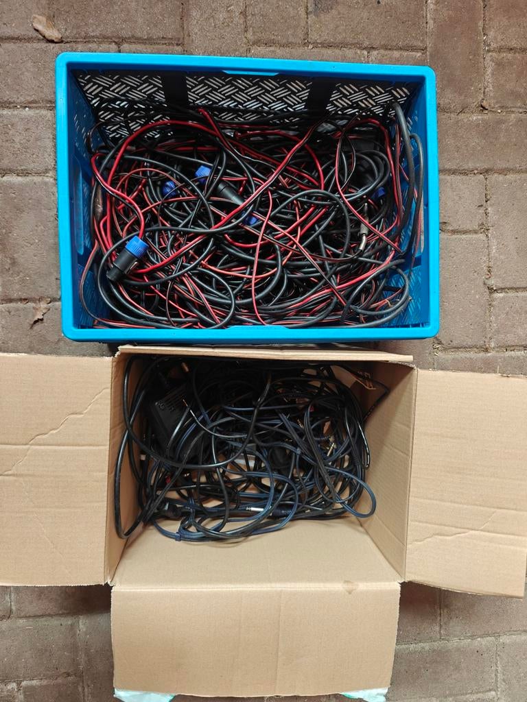 Complete geluids installatie, speakers met versterker., Ophalen, Gebruikt