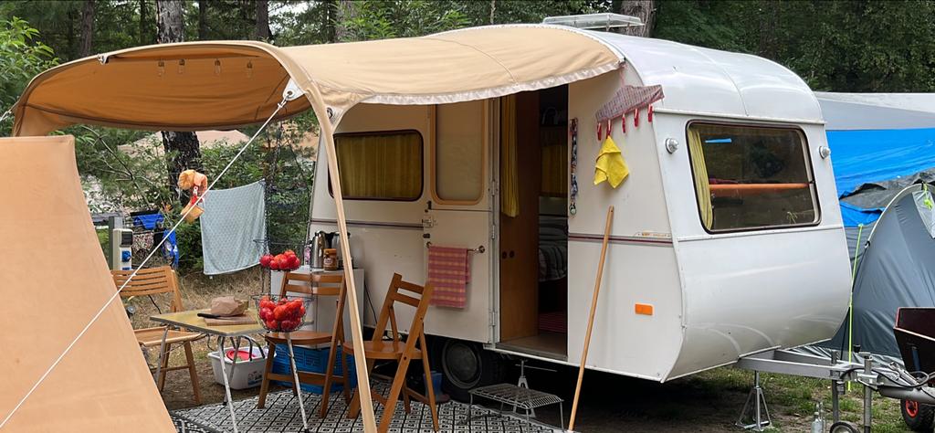 Krielkip caravan uit de jaren '60 met luifel, Kip, Particulier, Tot en met 4, Luifel
