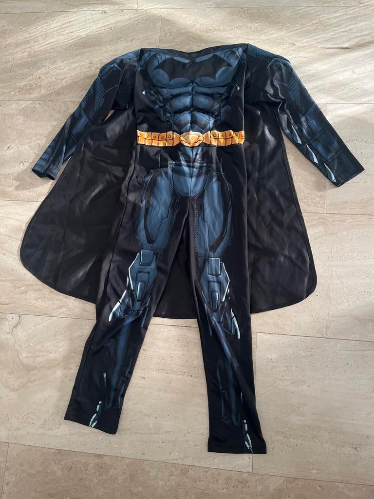 Batman verkleedpak maat 122, Kinderen en Baby's, Carnavalskleding en Verkleedspullen, Ophalen of Verzenden, Zo goed als nieuw